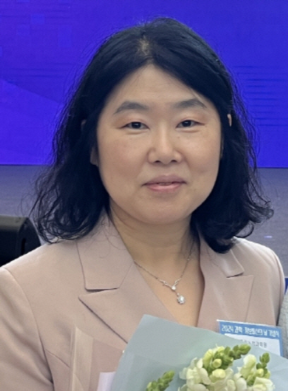 제57회 과학의 날 기념 '과학기술진흥 유공 정부포상' 시상식에서 대통령 표창을 받은 국립농업과학원 김소영 연구사. 사진 농촌진흥원